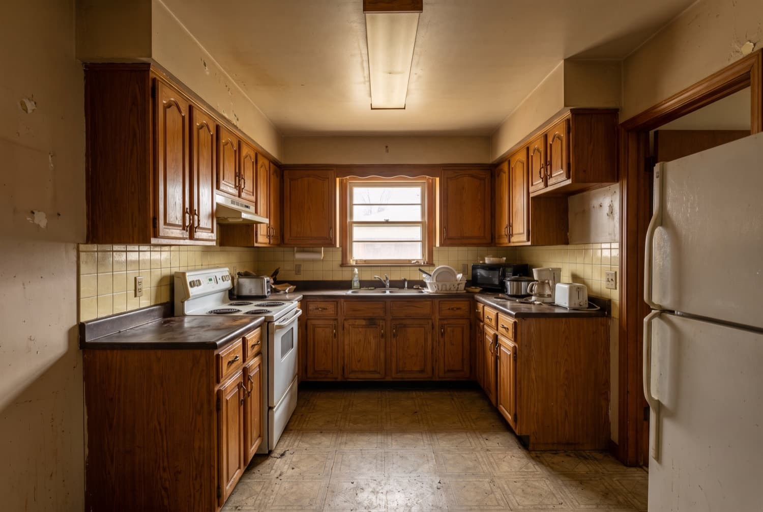 Dated kitchen before an ENF remodel in the Seattle area
