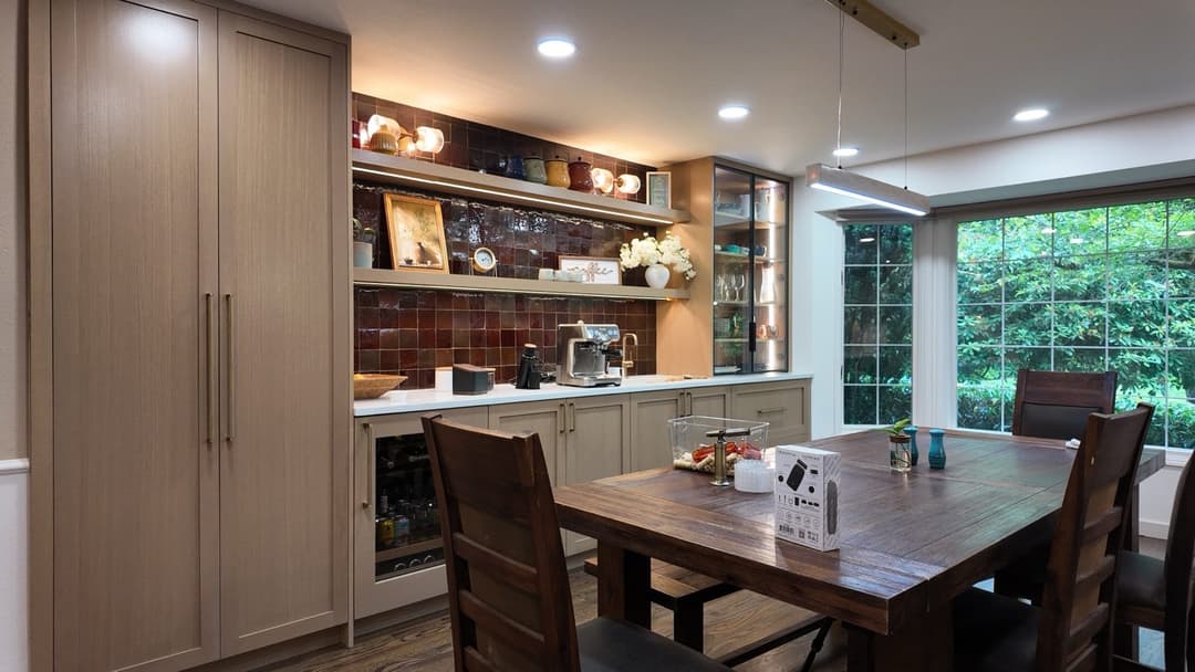Built-in coffee bar and dining area